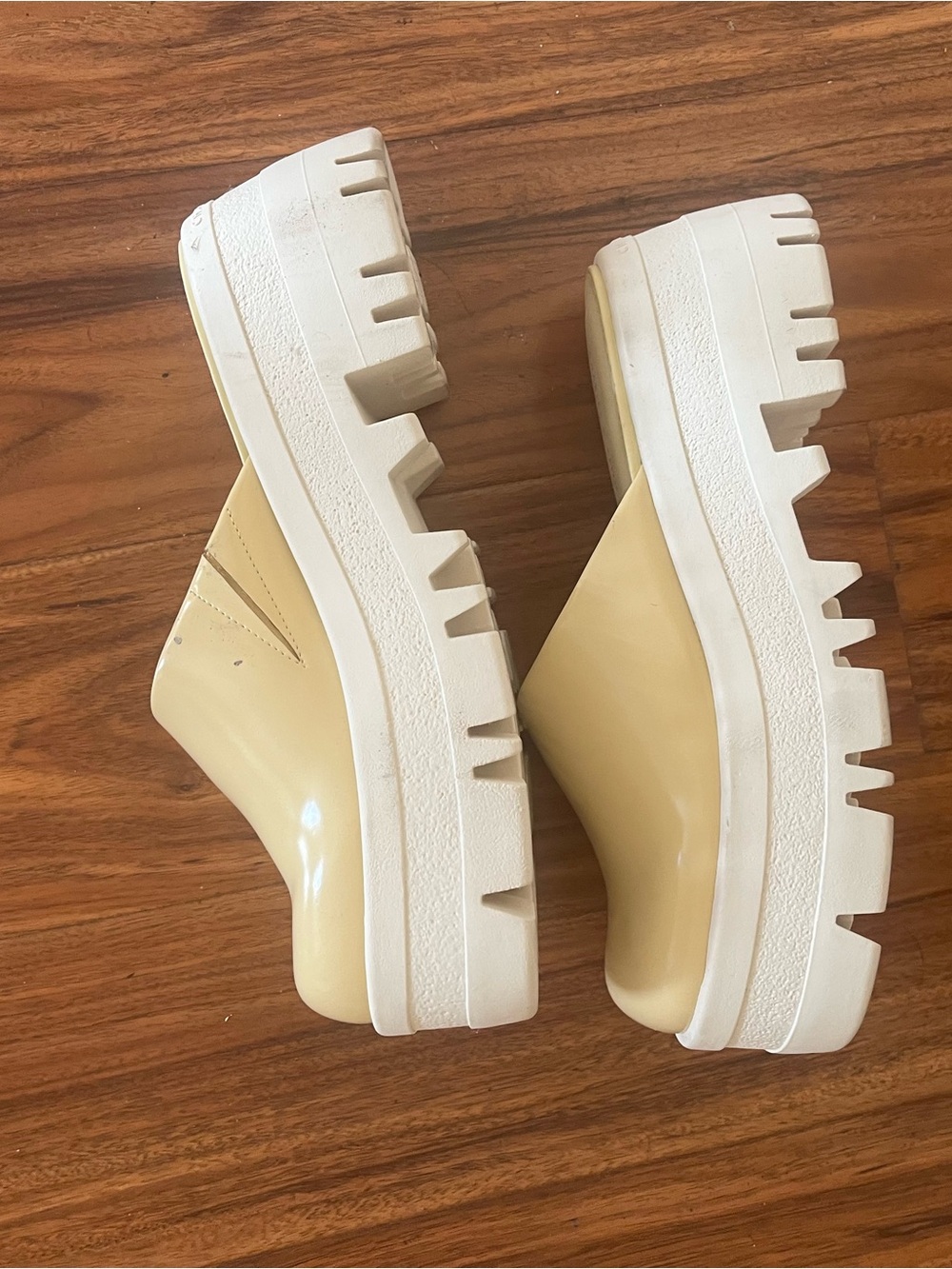 NWOT Charles & Keith Pale Yellow / cream Platform Mule clogs